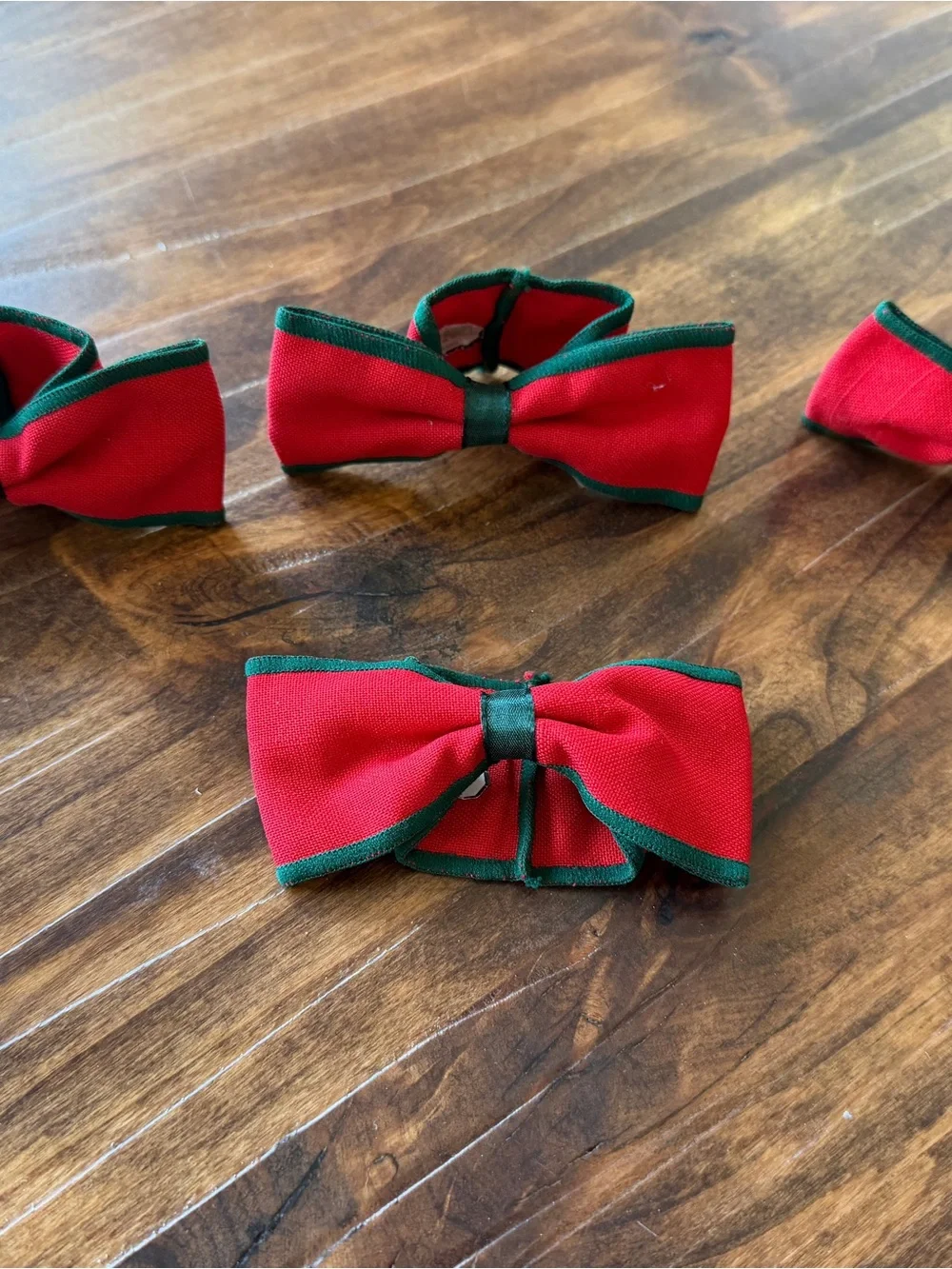Red and Green Holiday Bow Napkin Rings